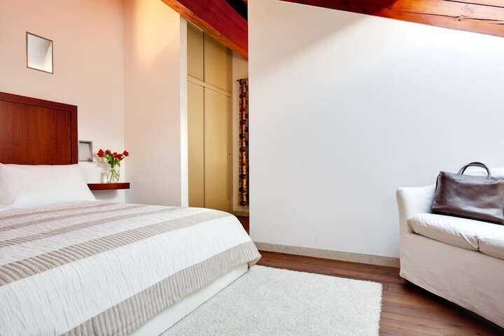 Room 10 of 31