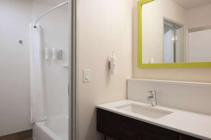 Room 166 of 261