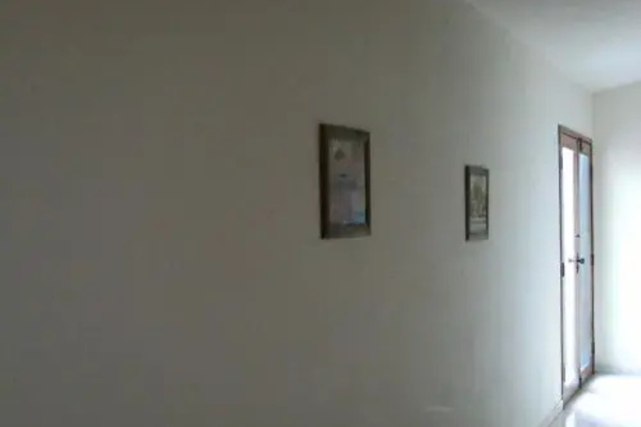 Room 7 of 13