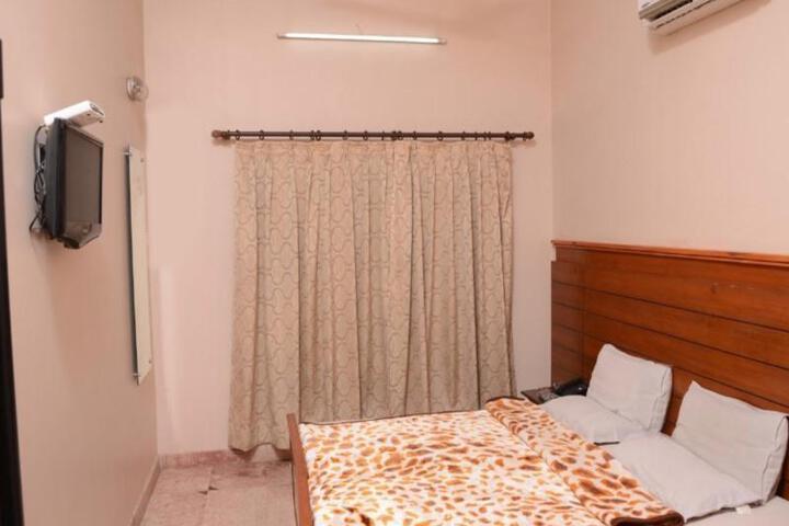 Oyo 10953 Dayal Lodge - a Boutique Hotel