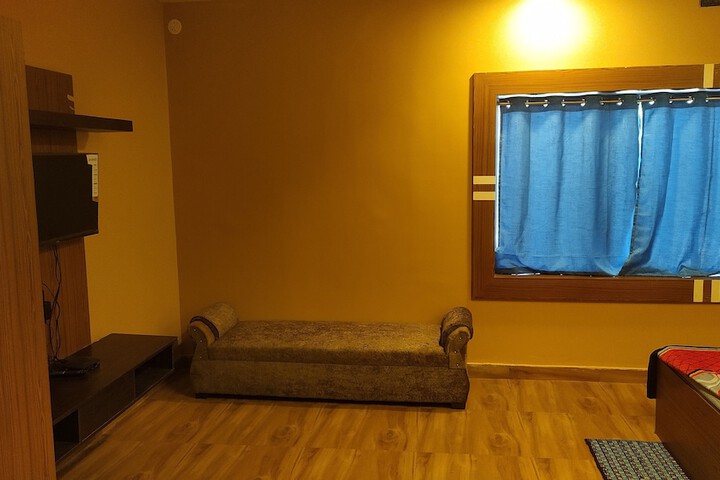 Room 11 of 28