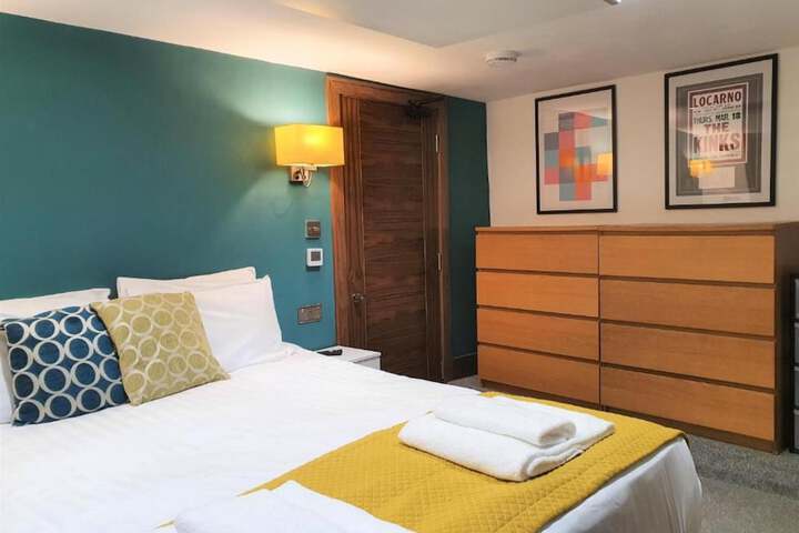 Room 15 of 36