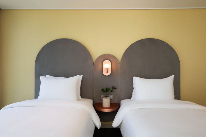 Room 21 of 98