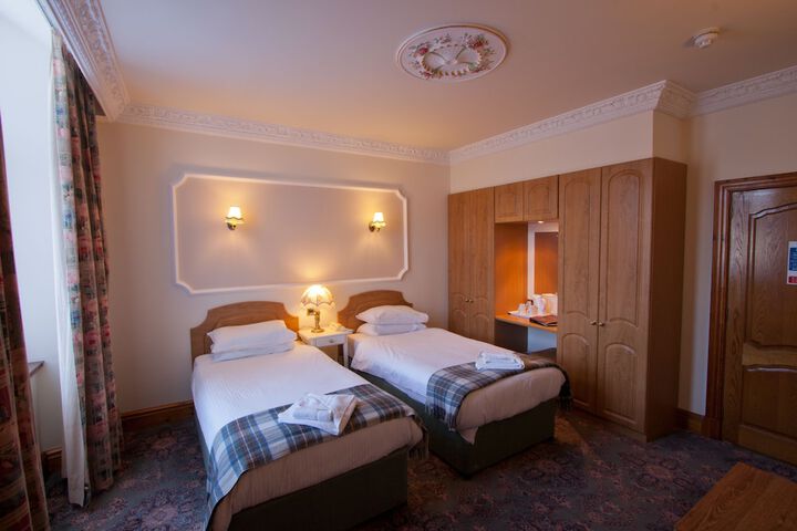 Room 4 of 38