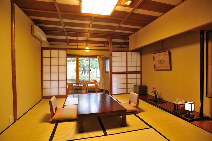 Room 4 of 128