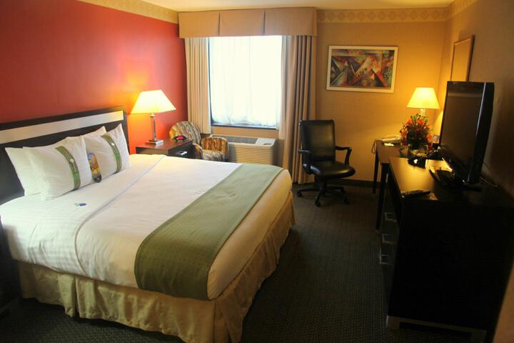 Hotel Suite Photo