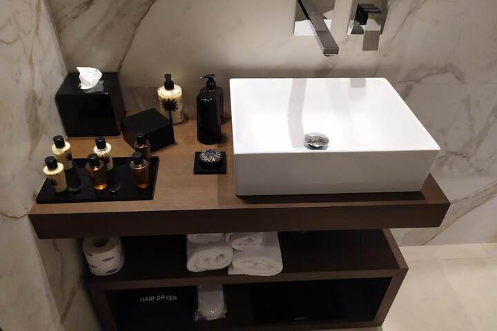Room 53 of 69