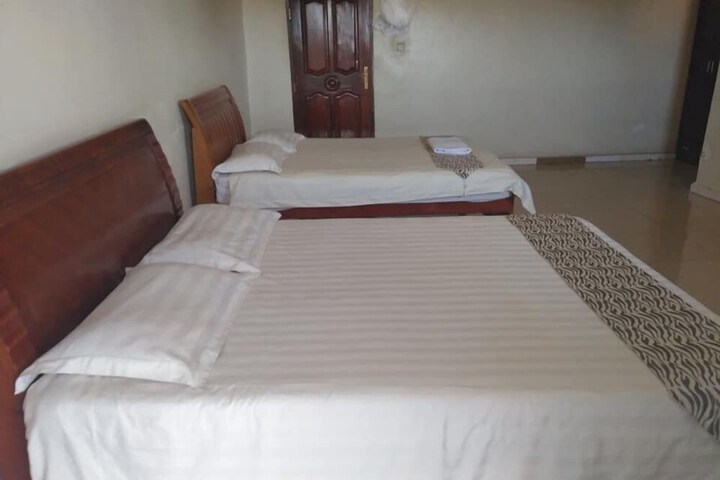 Room 9 of 16