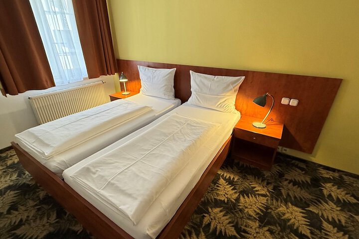 Room 6 of 22