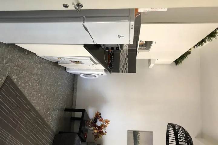 Room 3 of 11