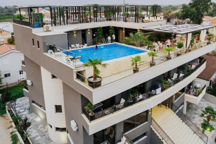 General 10 of 82