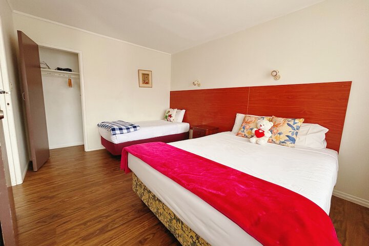 Room 4 of 15