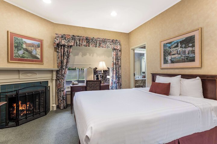 2 Queen Beds (3 of 7)