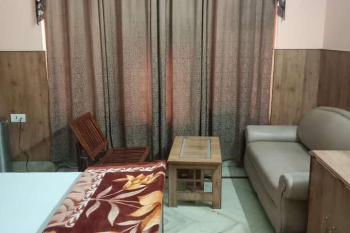 Room 8 of 14