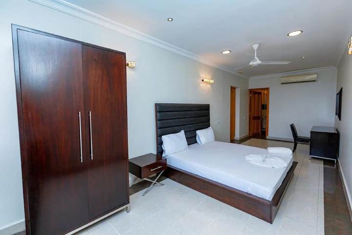 Room 13 of 63