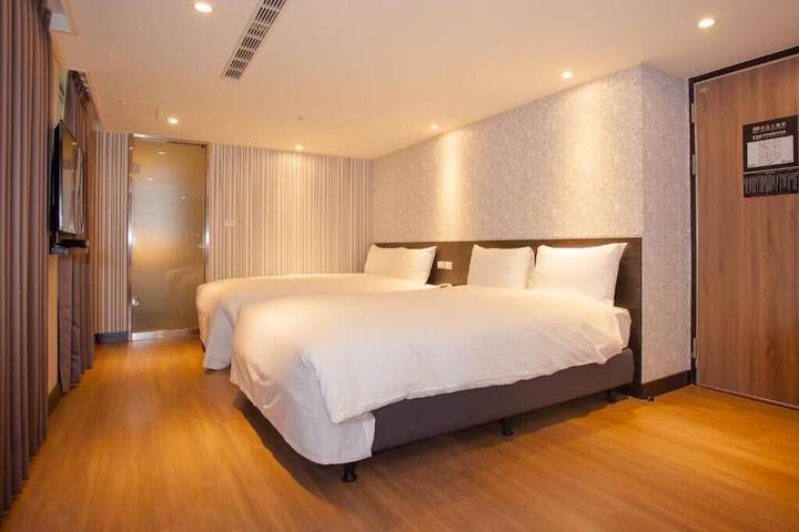Room 21 of 36