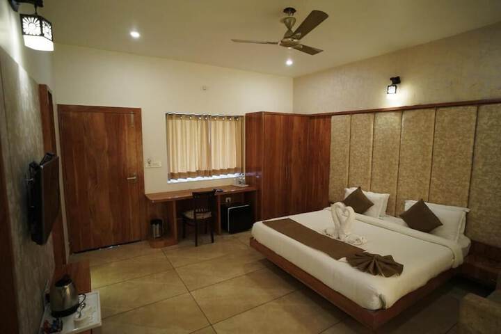 Room 5 of 38