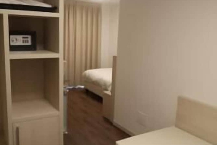 Room 5 of 44