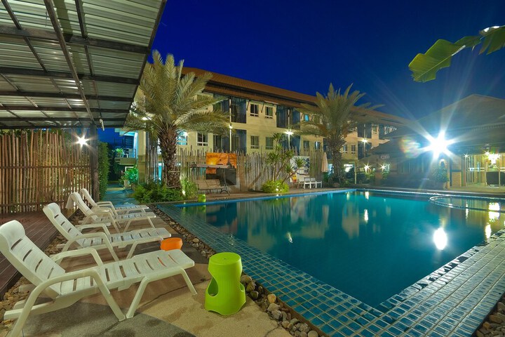 Pools & Facilities