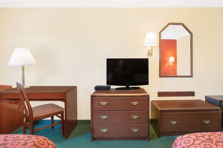 2 Queen Beds Accessible (6 of 6)