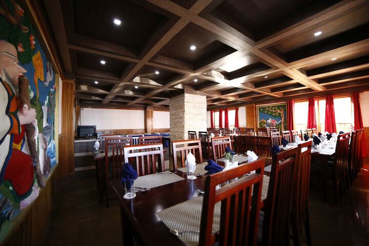 Dining 19 of 28