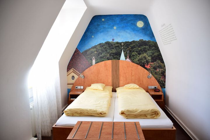 Room 10 of 61