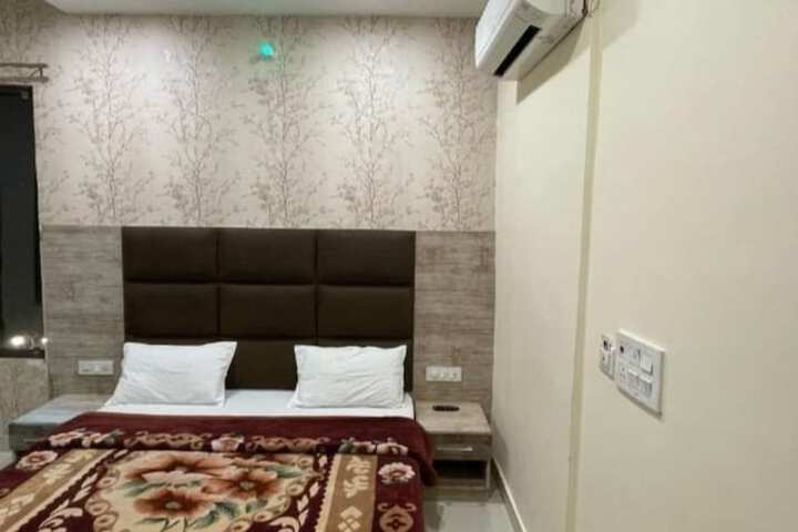 Goroomgo Shree Krishna Hotels Amritsar