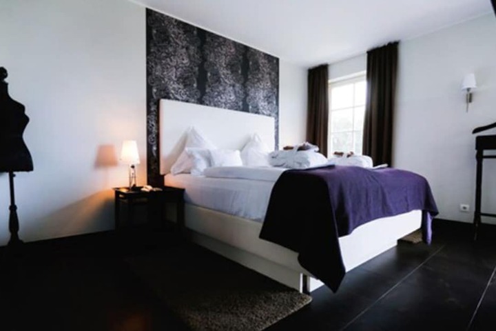Room 15 of 30