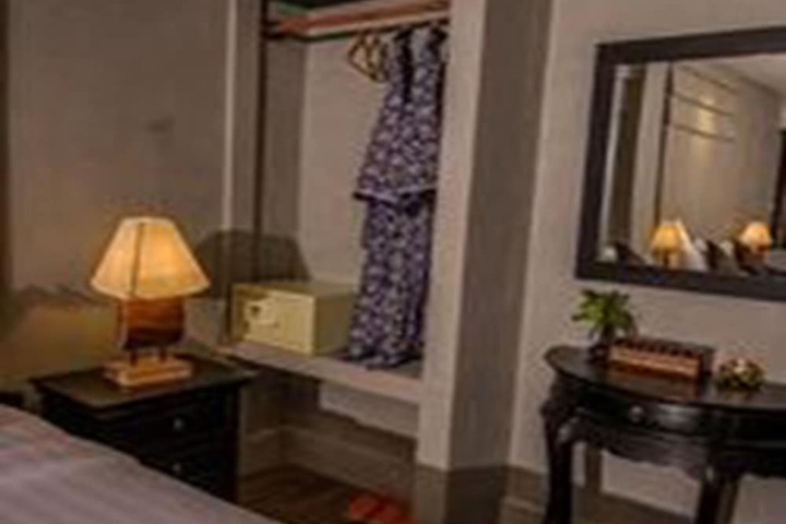 Room 3 of 62