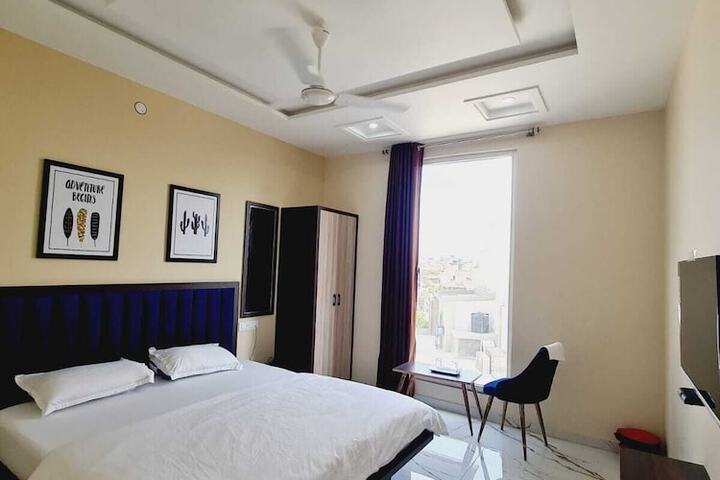 Room 13 of 39