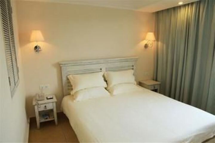 Room 10 of 17