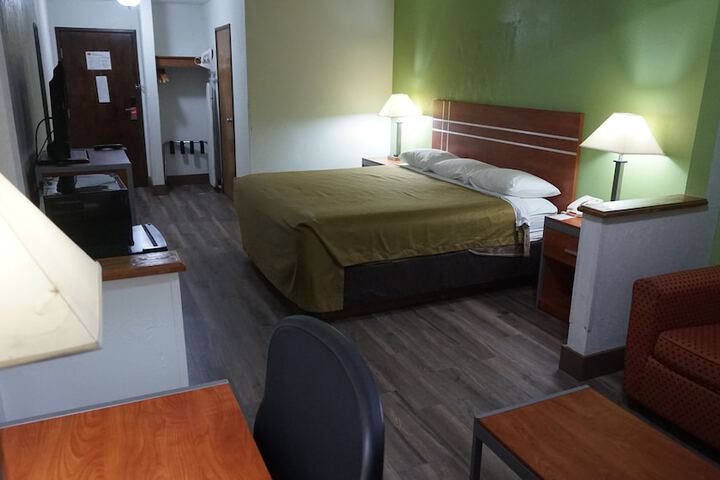 Room 16 of 62