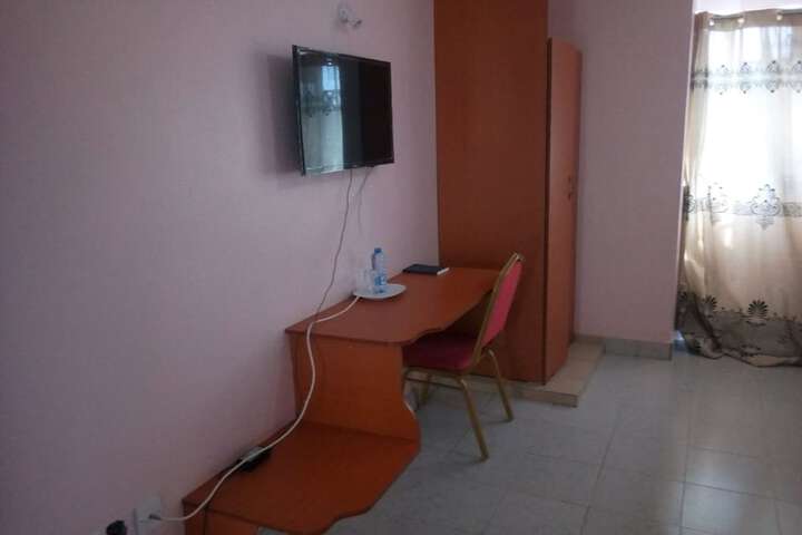 Room 7 of 13