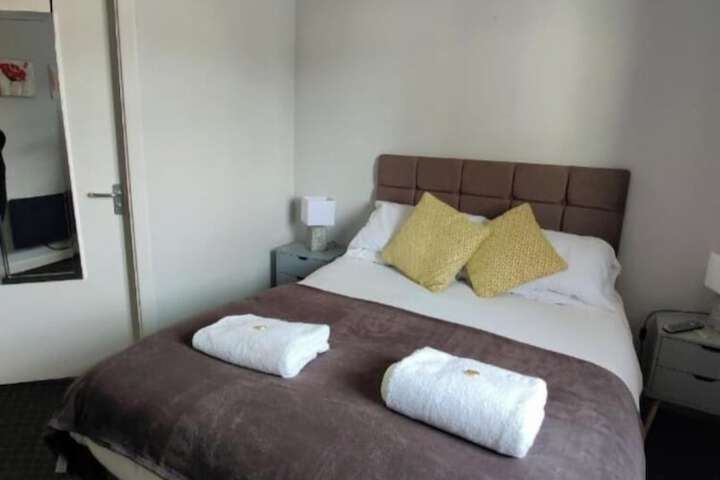 Room 5 of 28