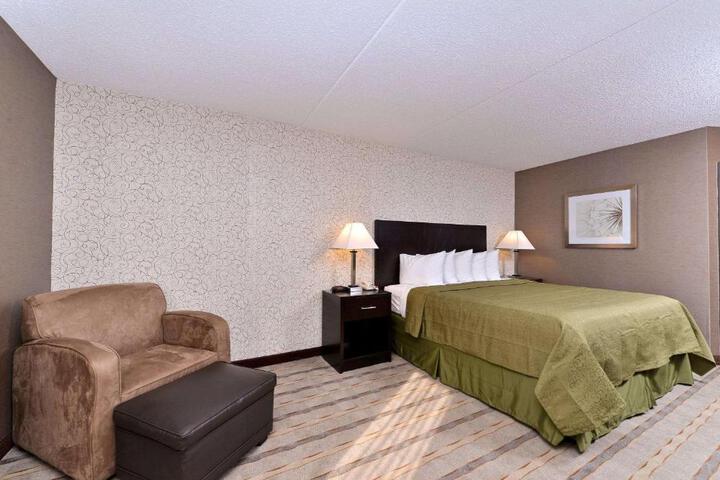 1 King Bed Mobility Accessible (6 of 8)
