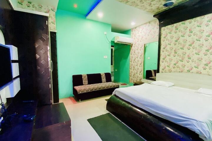 Room 15 of 32