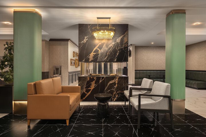 Entrance & Lobby