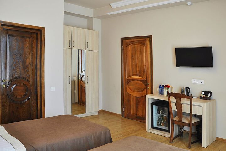 Room 25 of 60