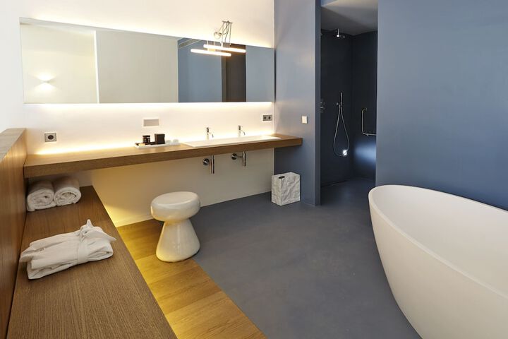 Room 44 of 94