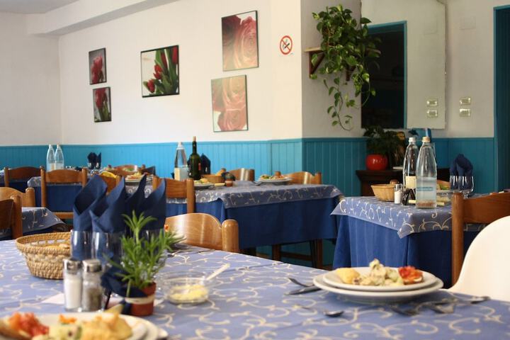 Dining 17 of 41