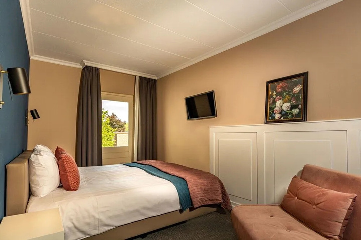 Room 13 of 20