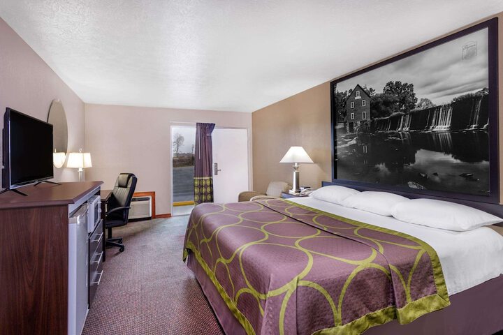 1 King Bed (9 of 13)