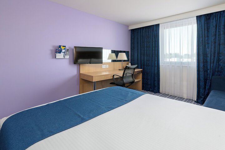 Room 9 of 82