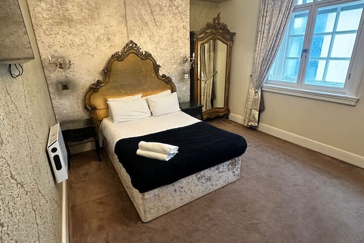 Room 49 of 171