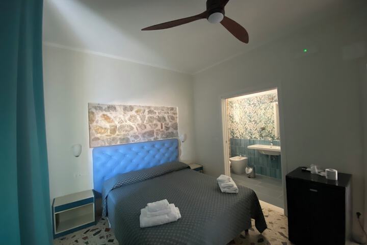Room 6 of 38