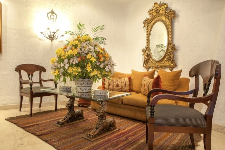 Guest Lobby