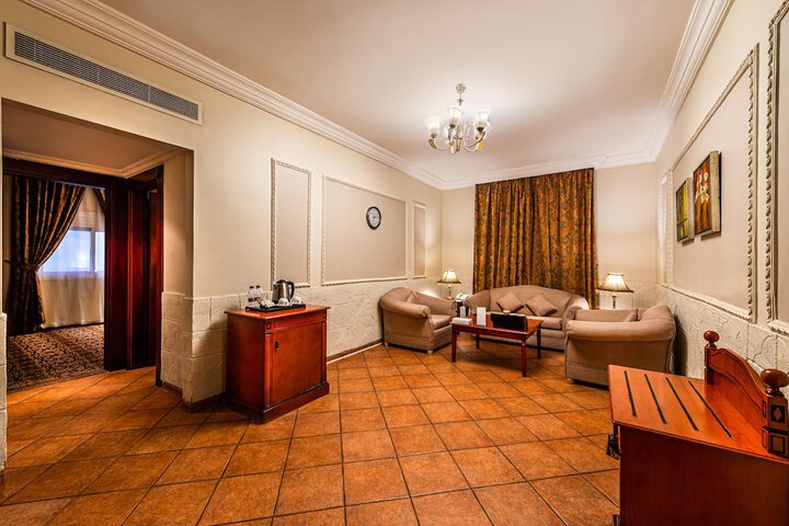 Room 14 of 16