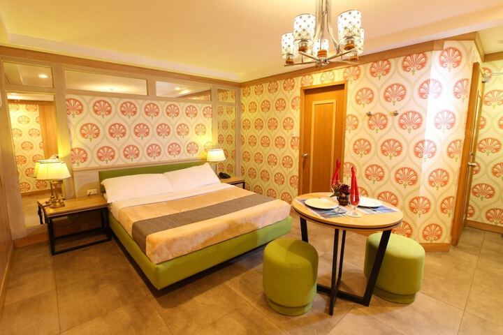 Room 14 of 21