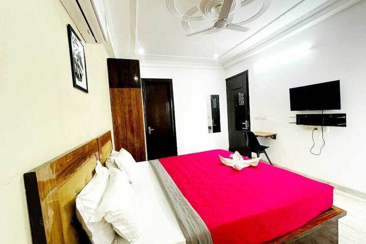 Room 9 of 22