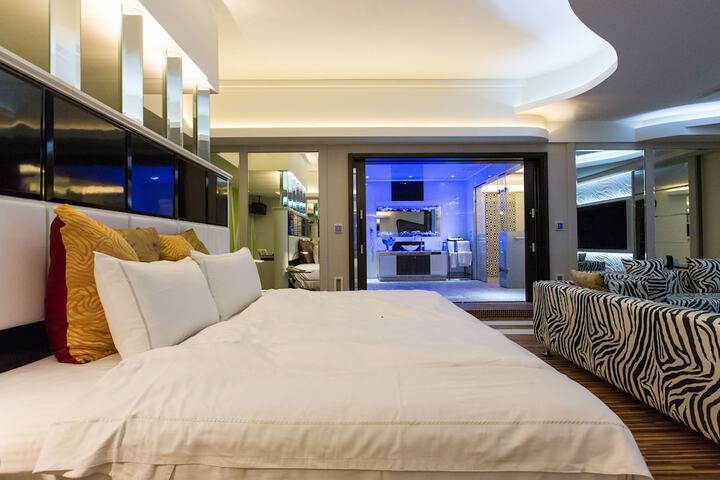 Room 9 of 216